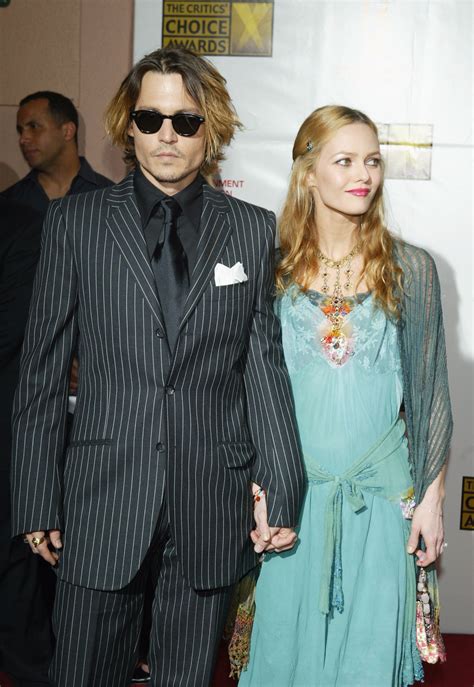 how is johnny depp dating